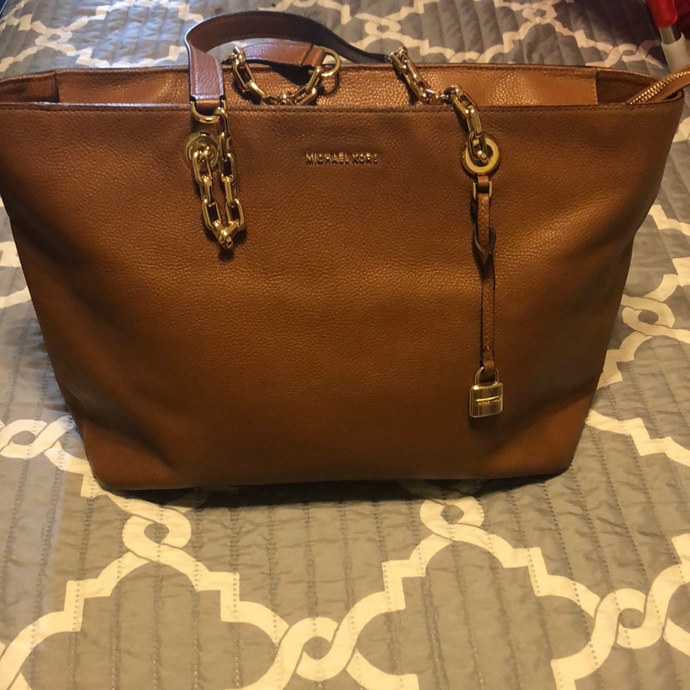 Michael Kors Pebbled leather purse
